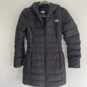 Black down north face puffer